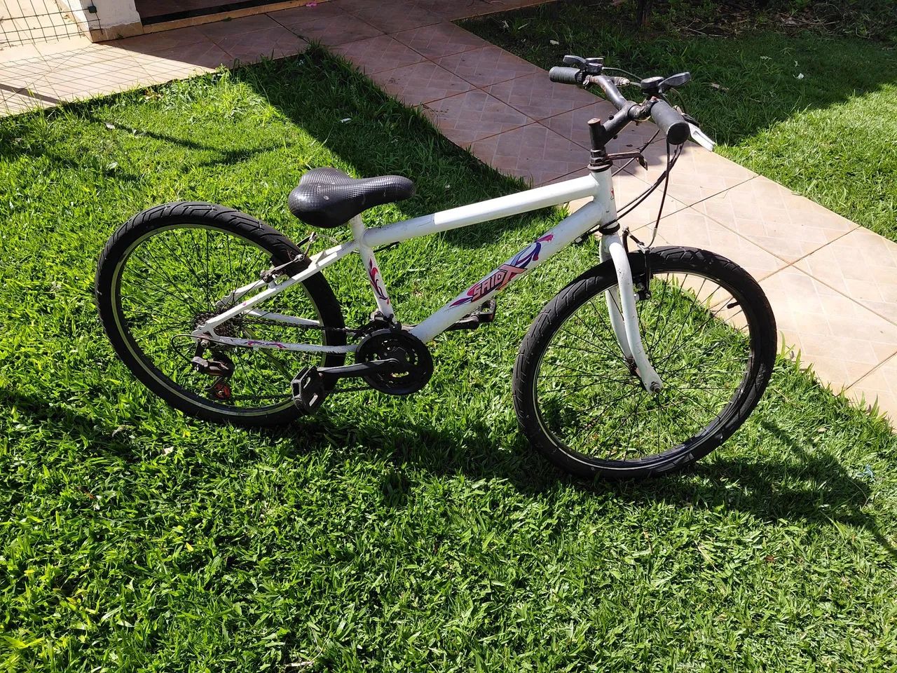 VENDO UMA BICICLETA. 