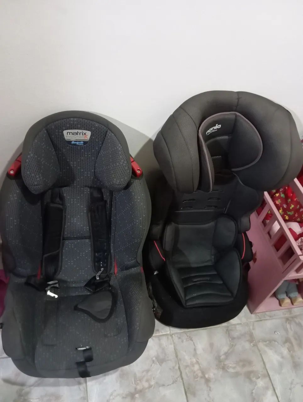Vende se duas cadeiras bebê conforto 