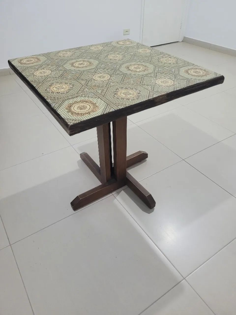 Mesa 70 x 70 