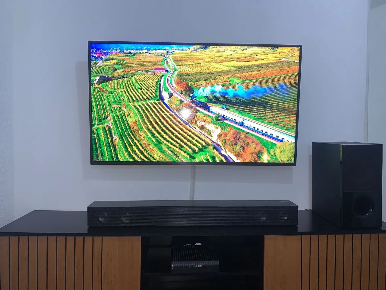 Smart TV 50 polegadas LG + Soundbar da LG via Bluetooth  - Foto 2