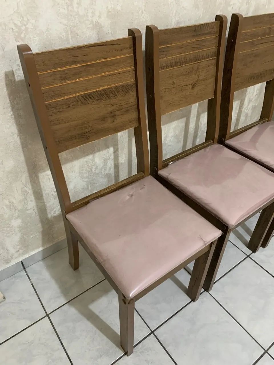 (03) CADEIRAS DE JANTAR AMADEIRADA ESTOFADO VELUDO - Foto 2