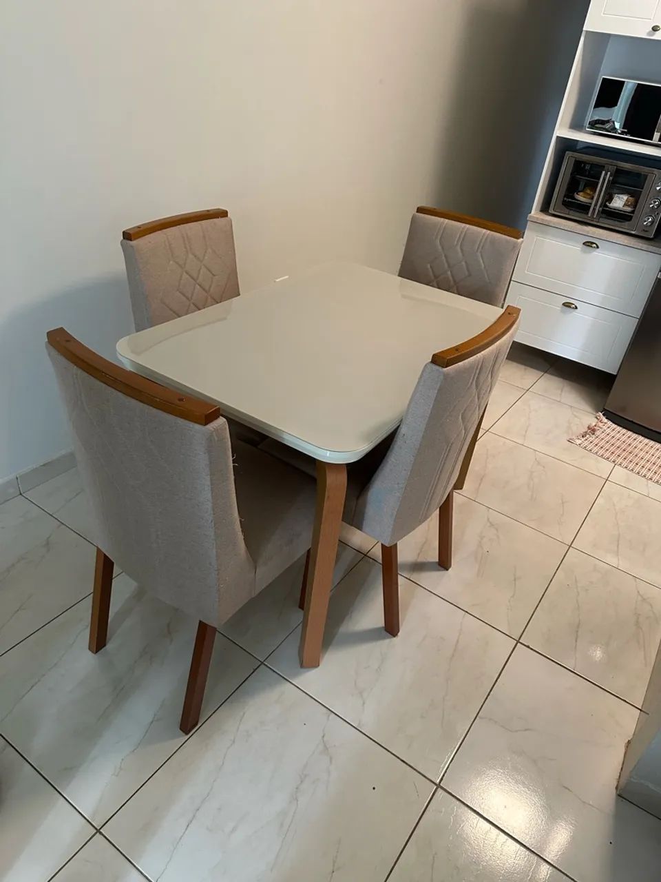 Conjunto de jantar - mesa + 4 cadeiras 
