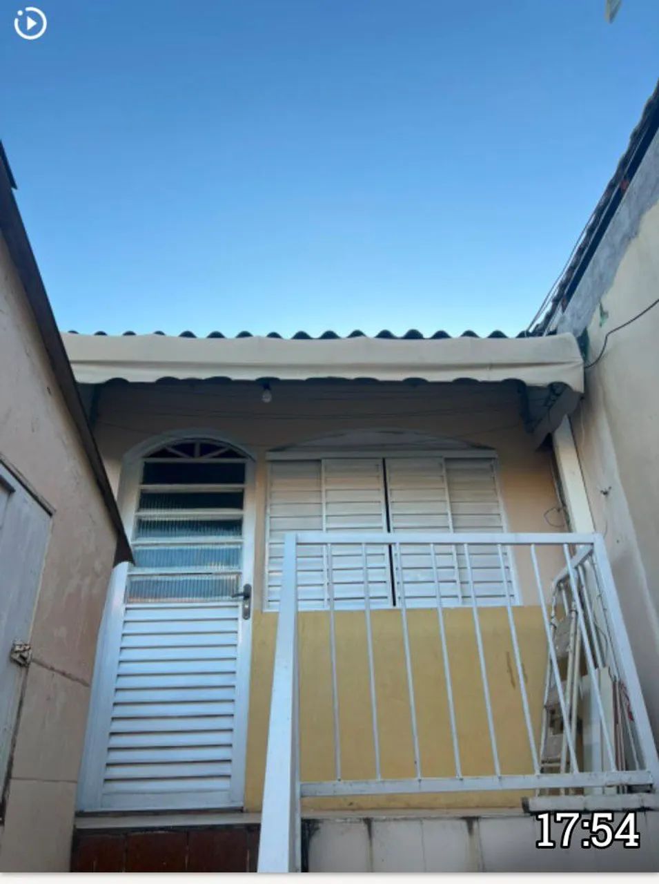 Alugo uma kitnet sala quarto cozinha e banheiro e uma pequena varanda  - Foto 2