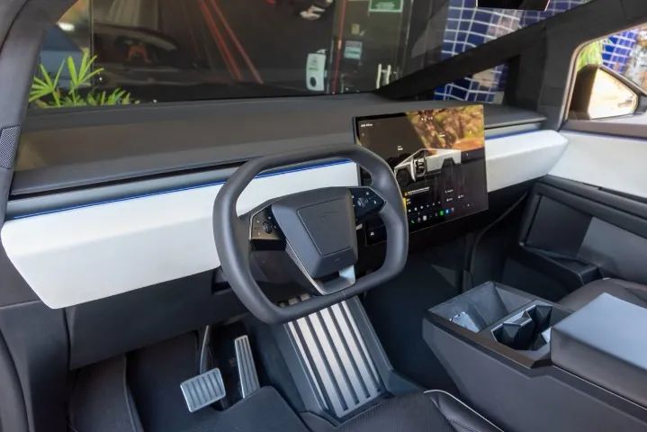 Tesla Cybertruck Foundation, foto 8 de 17