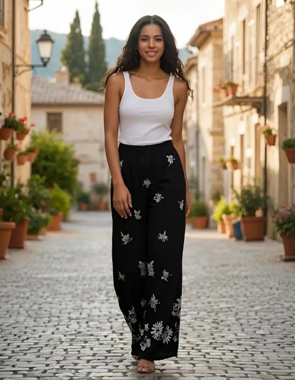 Calça preta com sobressaia longa e estampa em cor creme - crepe de seda - marca Composé - Foto 2