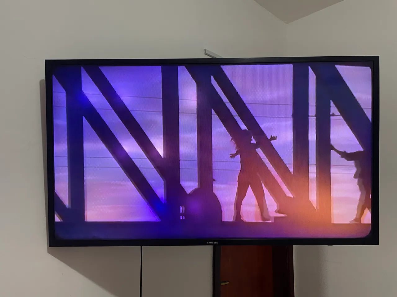 Vendo TV de 40 polegadas com manchas.  - Foto 3