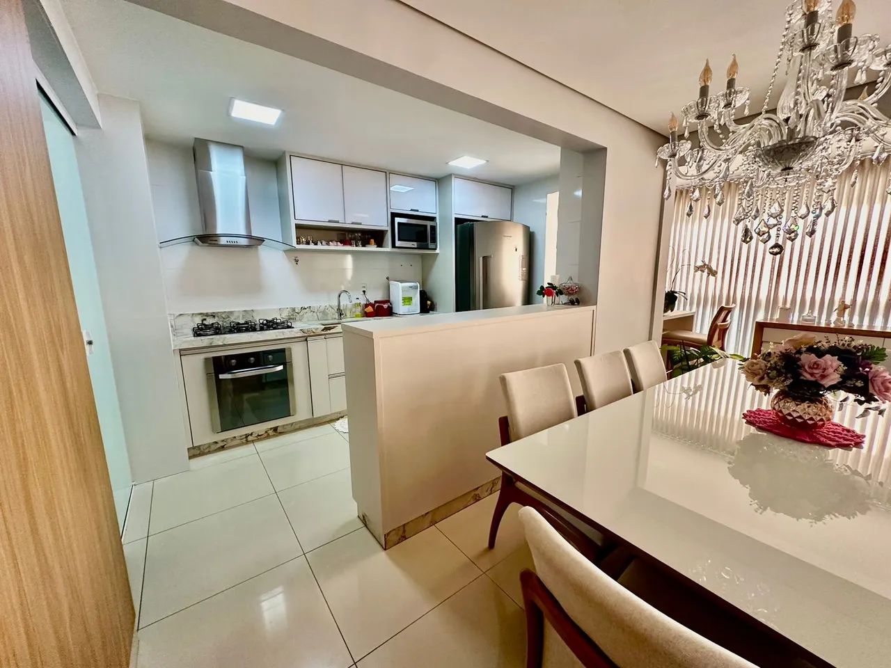 Apartamento, 3 suítes, 115 m2, 2 vagas paralelas, mobiliado e decorado (oportunidade)