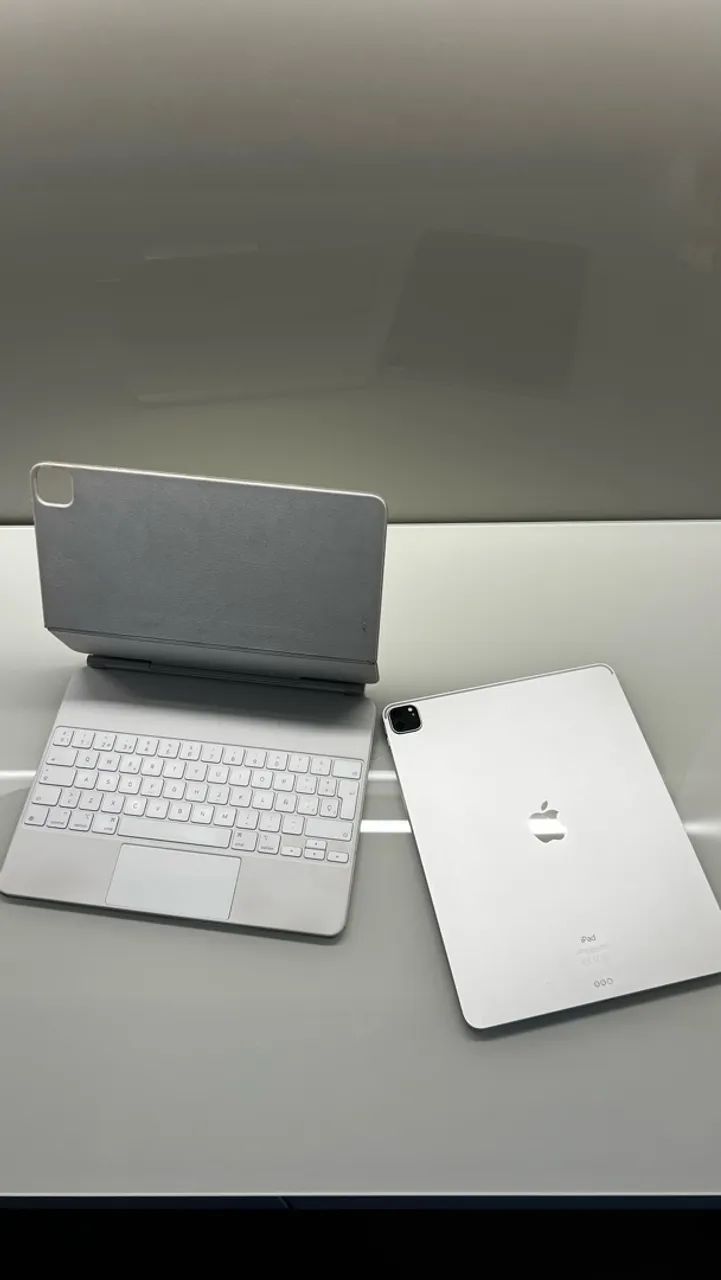 iPad Pro 12,9 polegadas 5a geração (M1) 128gb com Capa Magic