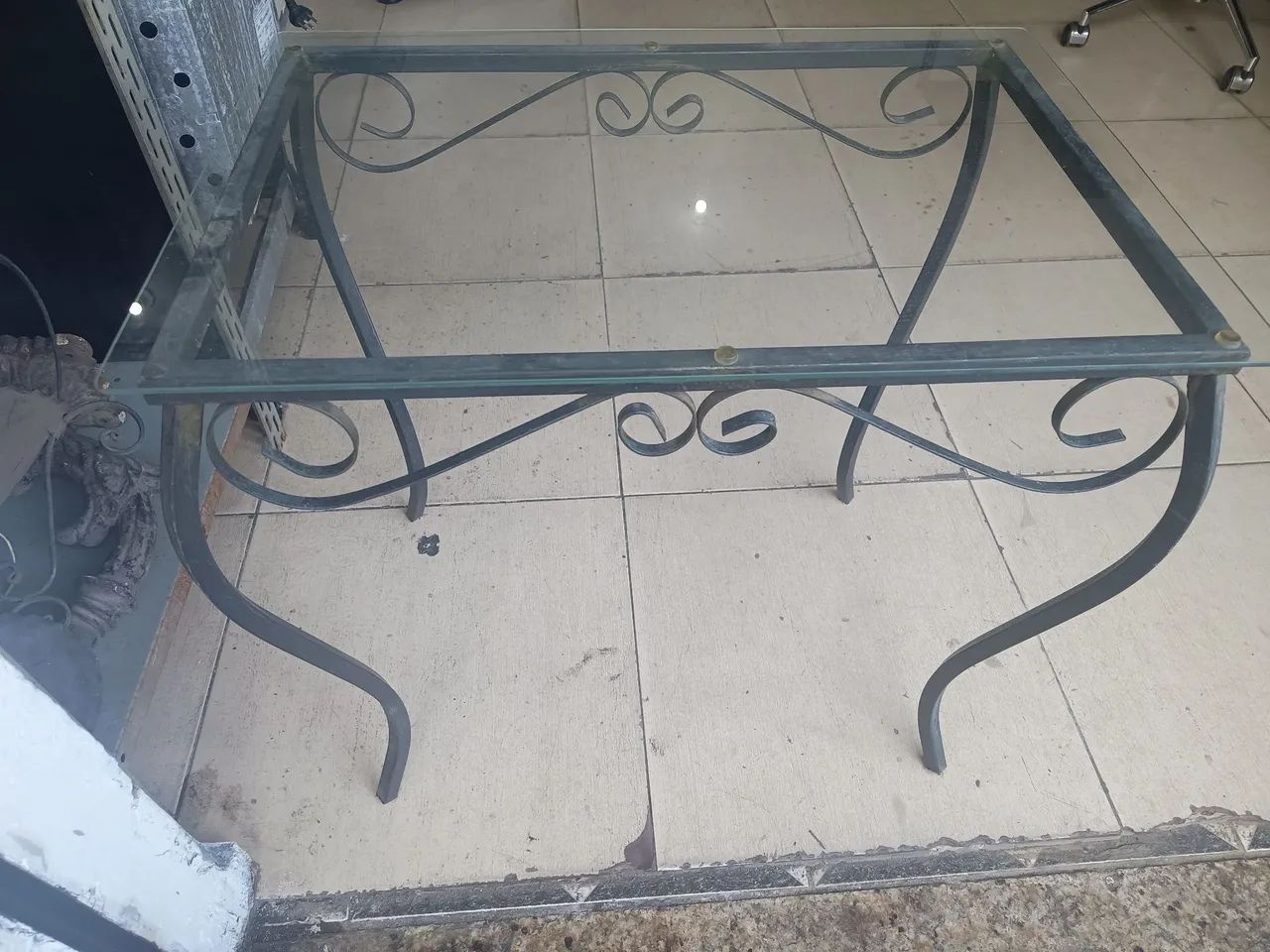Mesa de ferro com vidro 