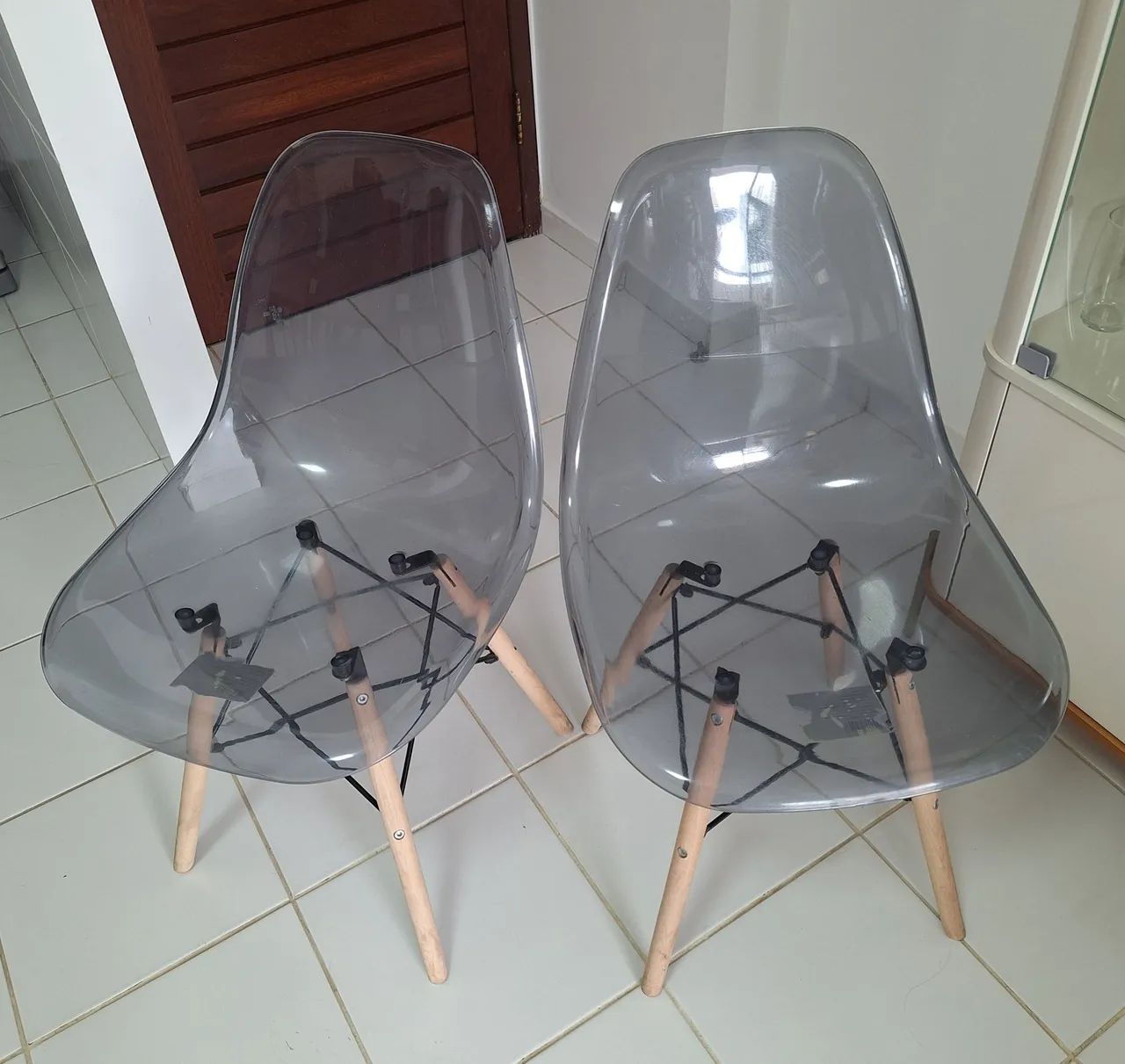 Vendo duas cadeiras em acrílico  - Foto 3