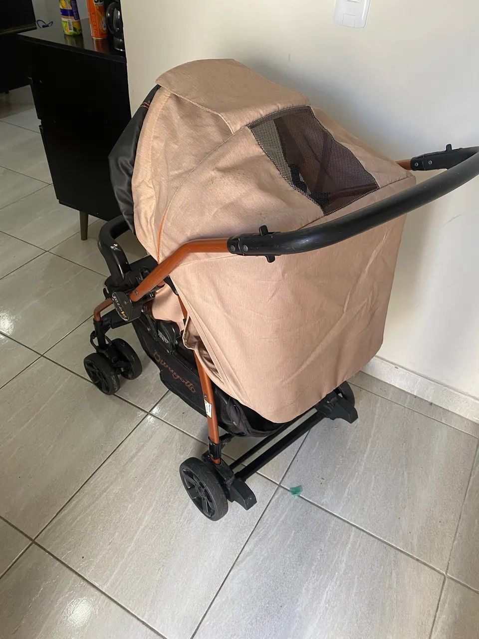 Carrinho de bebê com bebê conforto  - Foto 3