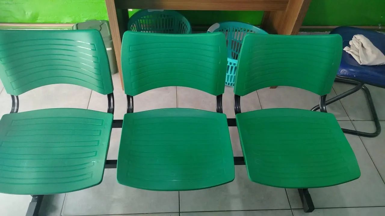 Vendo longarina de três assentos - Foto 2