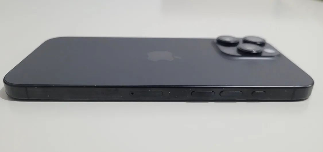 iPhone 16 Pro Max - Foto 3