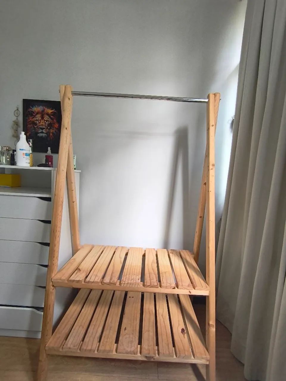 arara de roupa em madeira - Foto 2