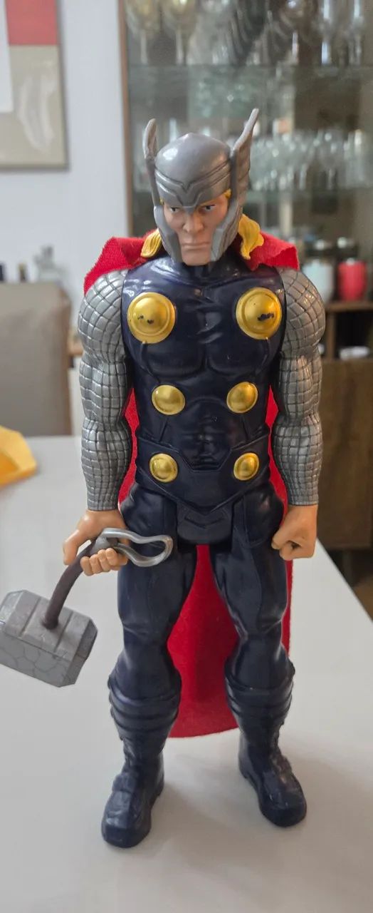 Bonecos marvel e vingadores original usado