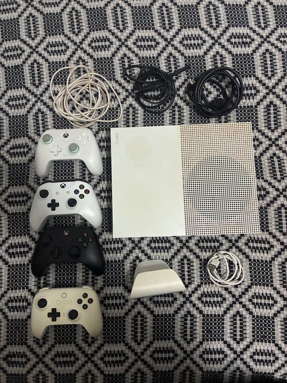 XBOX ONE S 1TB