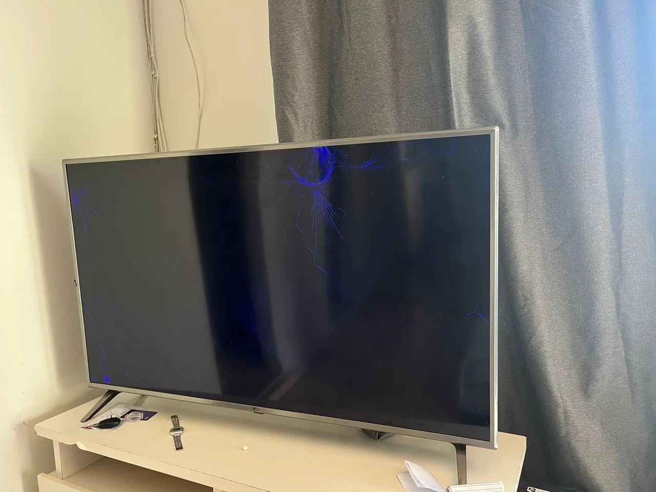 Vendo TV 50 polegadas somente pra tirar peça,tela trincada! - Foto 2
