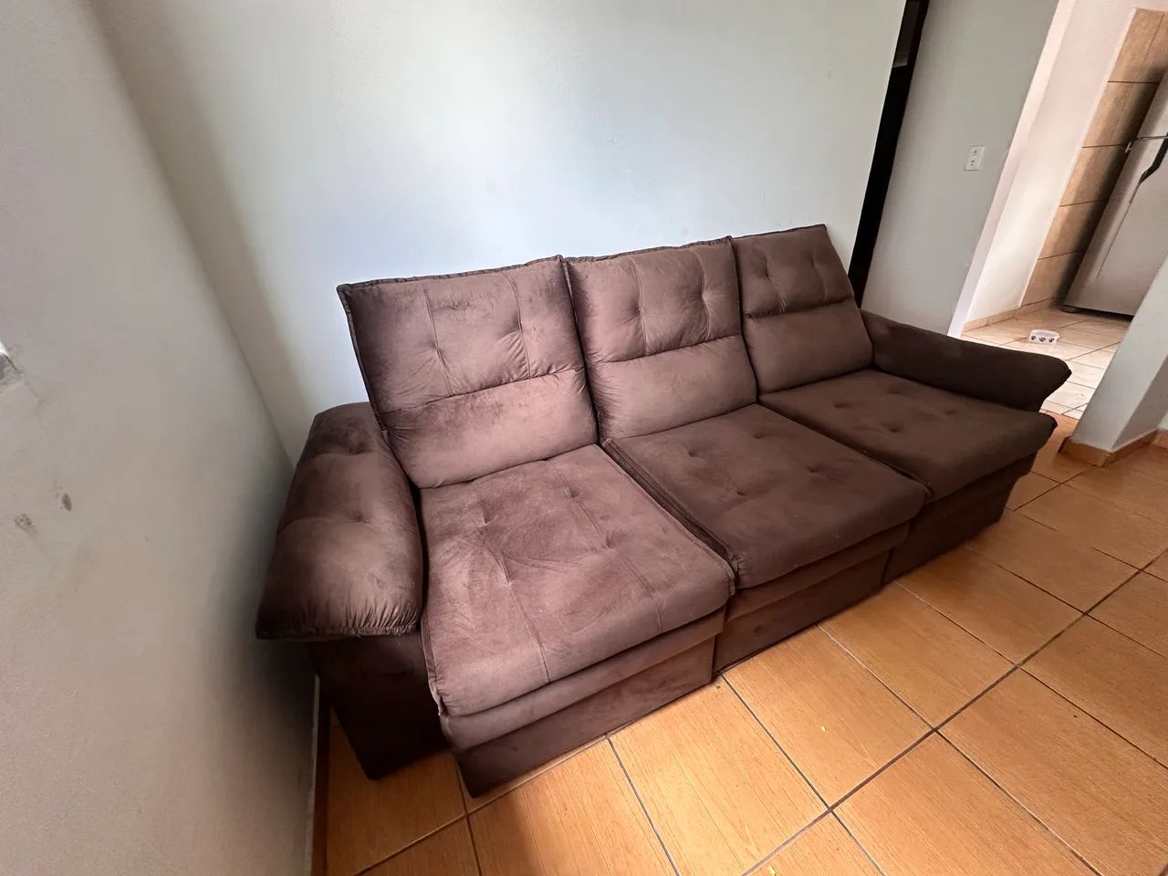 Sofá semi novo, retrátil e reclinável  - Foto 2