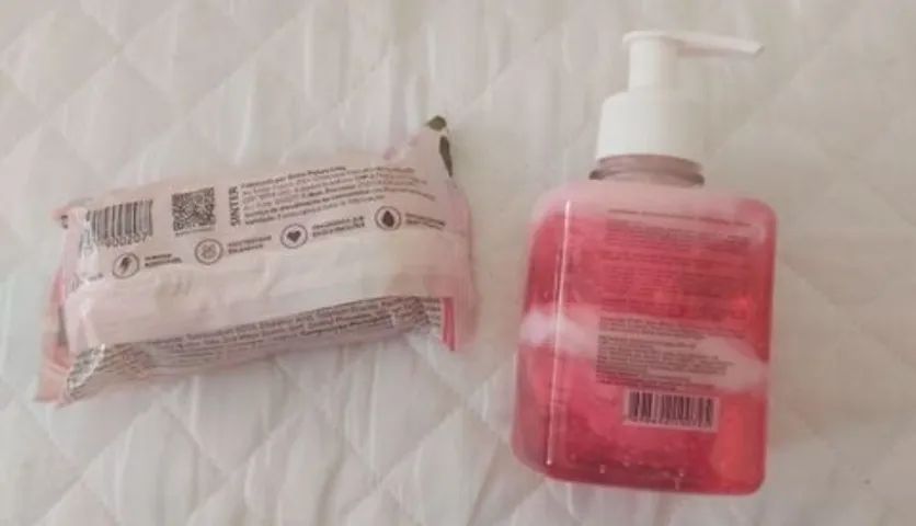 Kit gel de morango beijavel e sabonete 180g - Foto 2