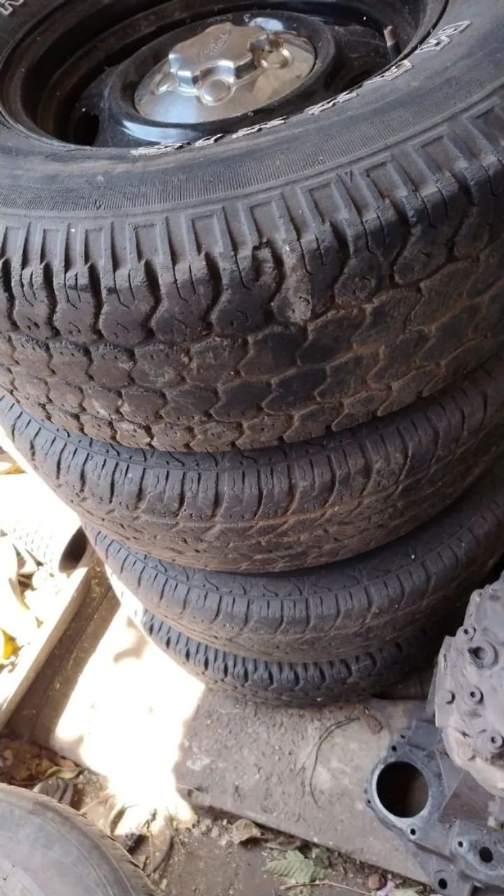 4 rodas com pneus aro 15 235/75 - Foto 3