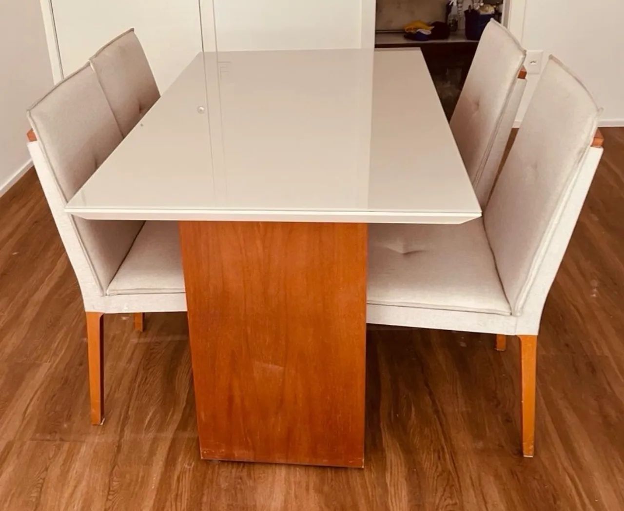 Mesa de Jantar com 4 cadeiras 