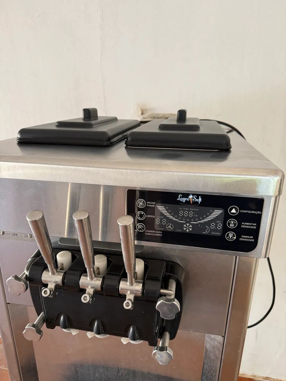 Máquina de sorvete logrosoft praticamente nova 