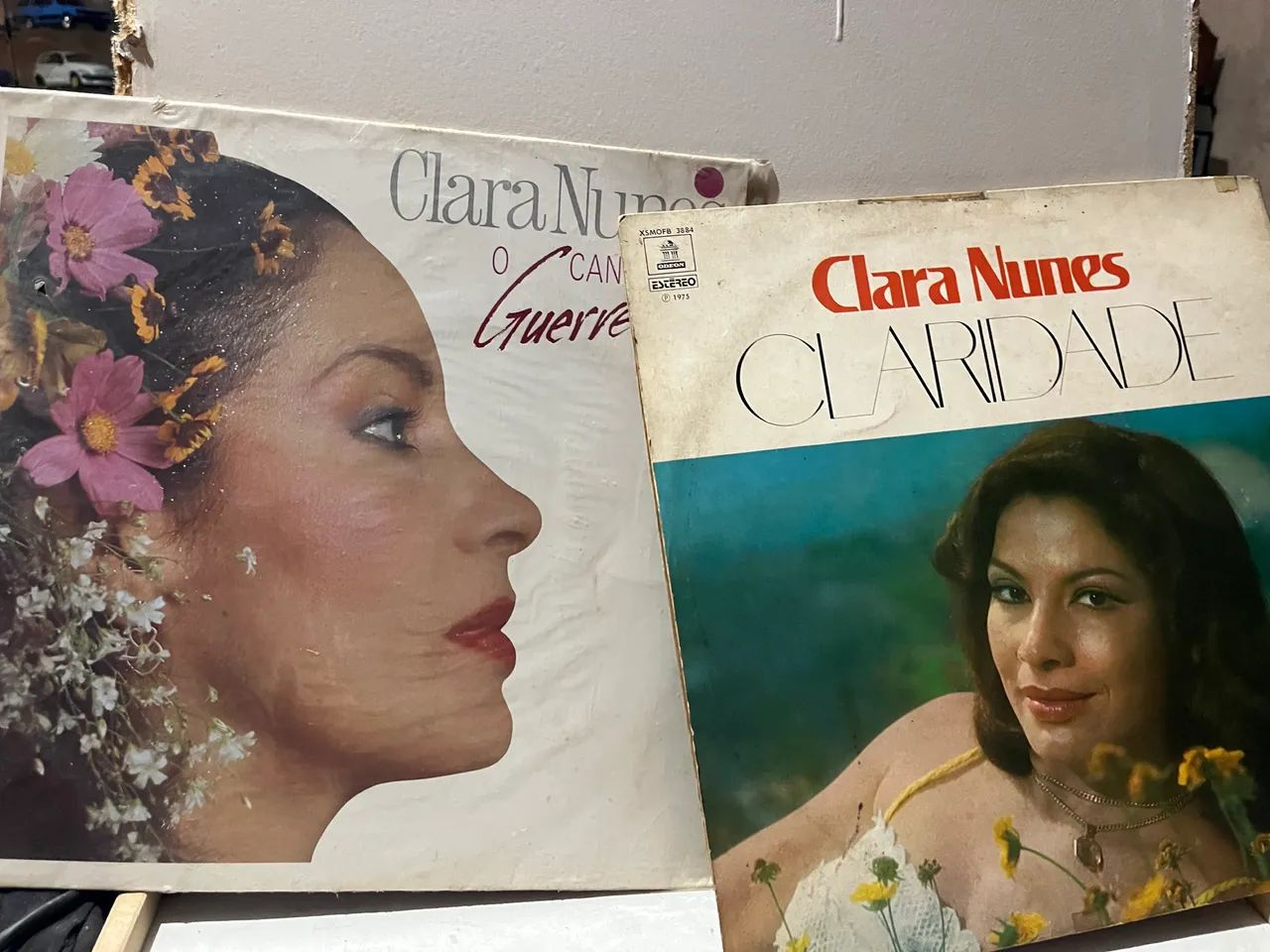 Dois discos vinil clássicos são "Claridade" (1975) - Foto 2