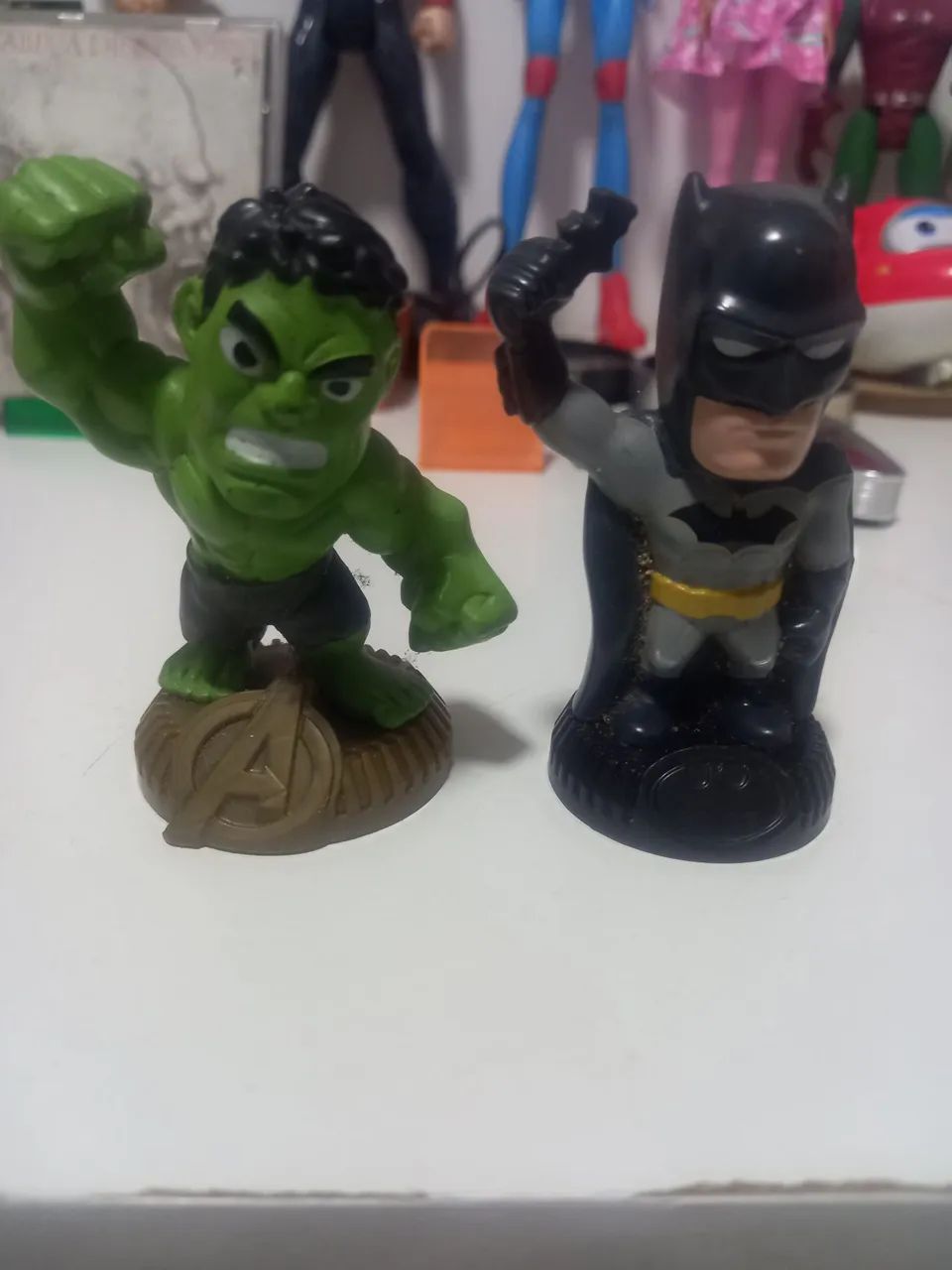 MINIATURA HULK E BATMAN  LACTA COLEÇÃO 