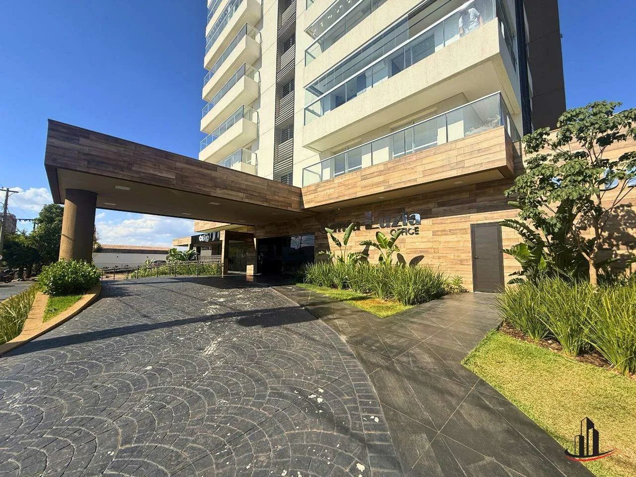 Sala para Locação. Edificio Imponente. Localização privilegiada. 1 banheiro. 1 sacada. 1 v - Foto 2
