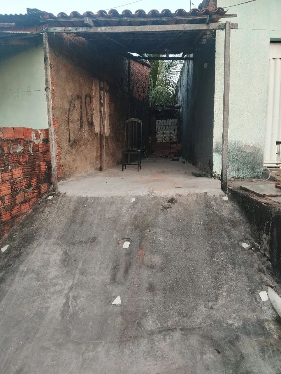 Vende-se está casa com pouco tempo de construída  - Foto 2