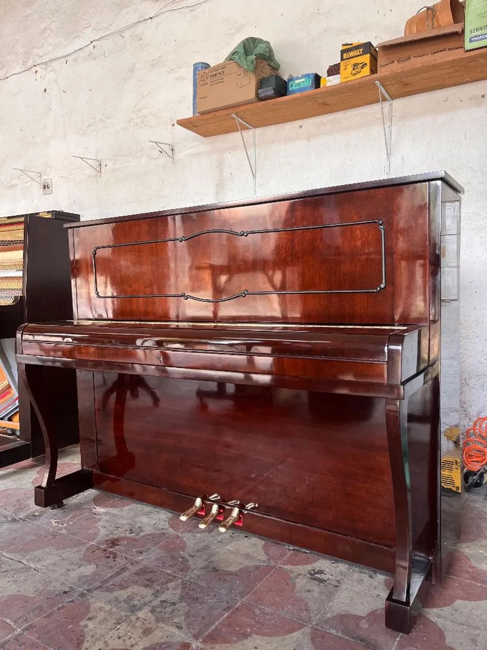 Piano ESSENFELDER 