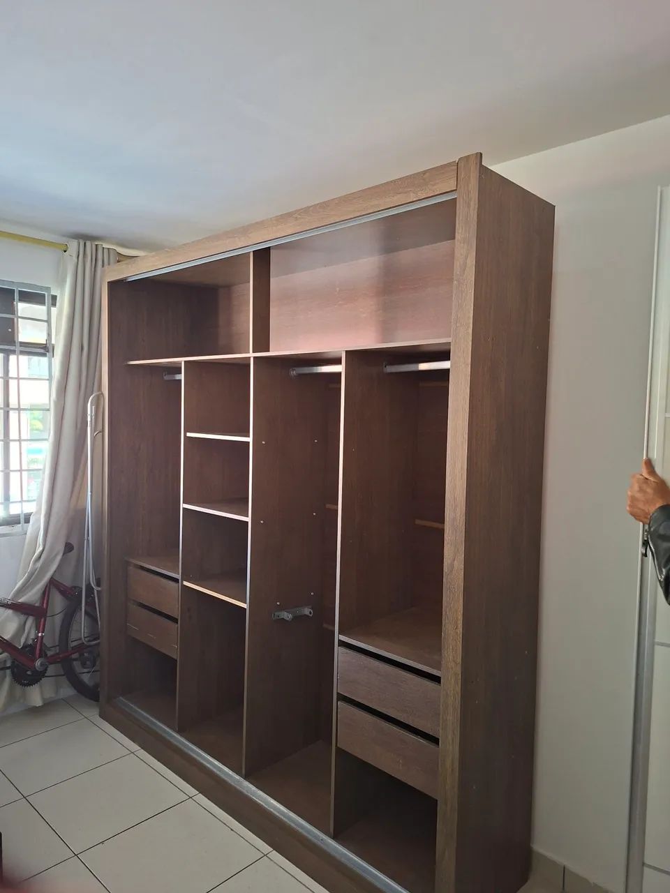 Guarda-roupa de porta de correr com espelho - Foto 4