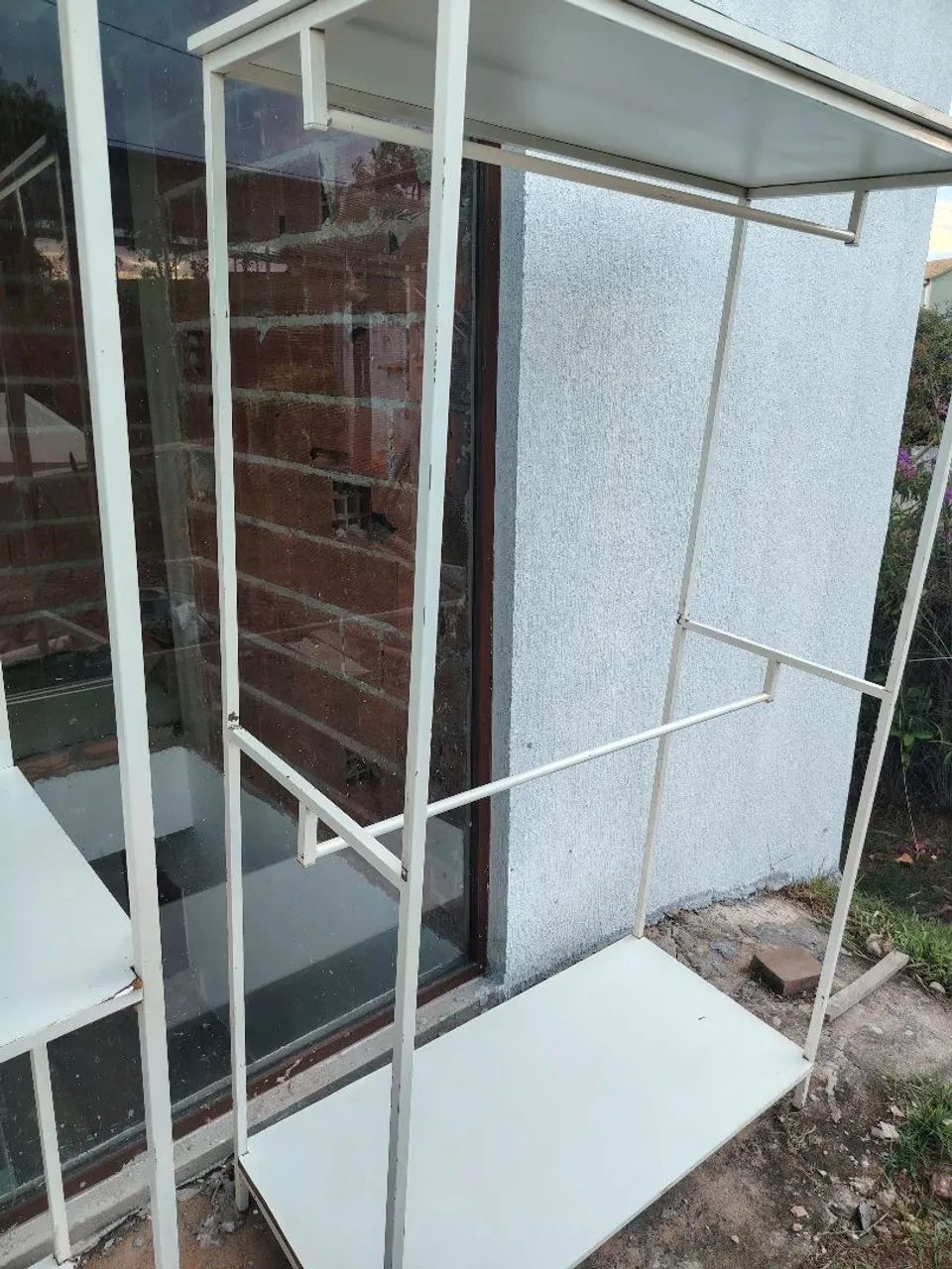 Arara de roupa com armário/expositor  - Foto 3