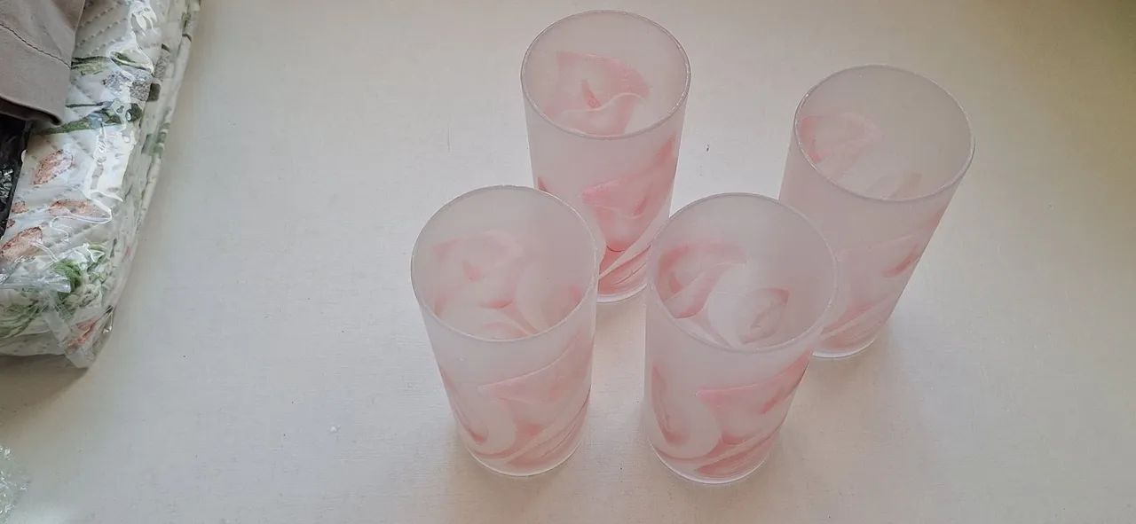 12 copos com estampa de flores copo de leite marcas Cores e Formas. Anos 90 - Foto 2