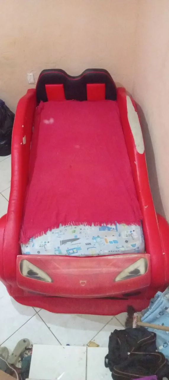 Vende-se uma cama do Relâmpago McQueen 