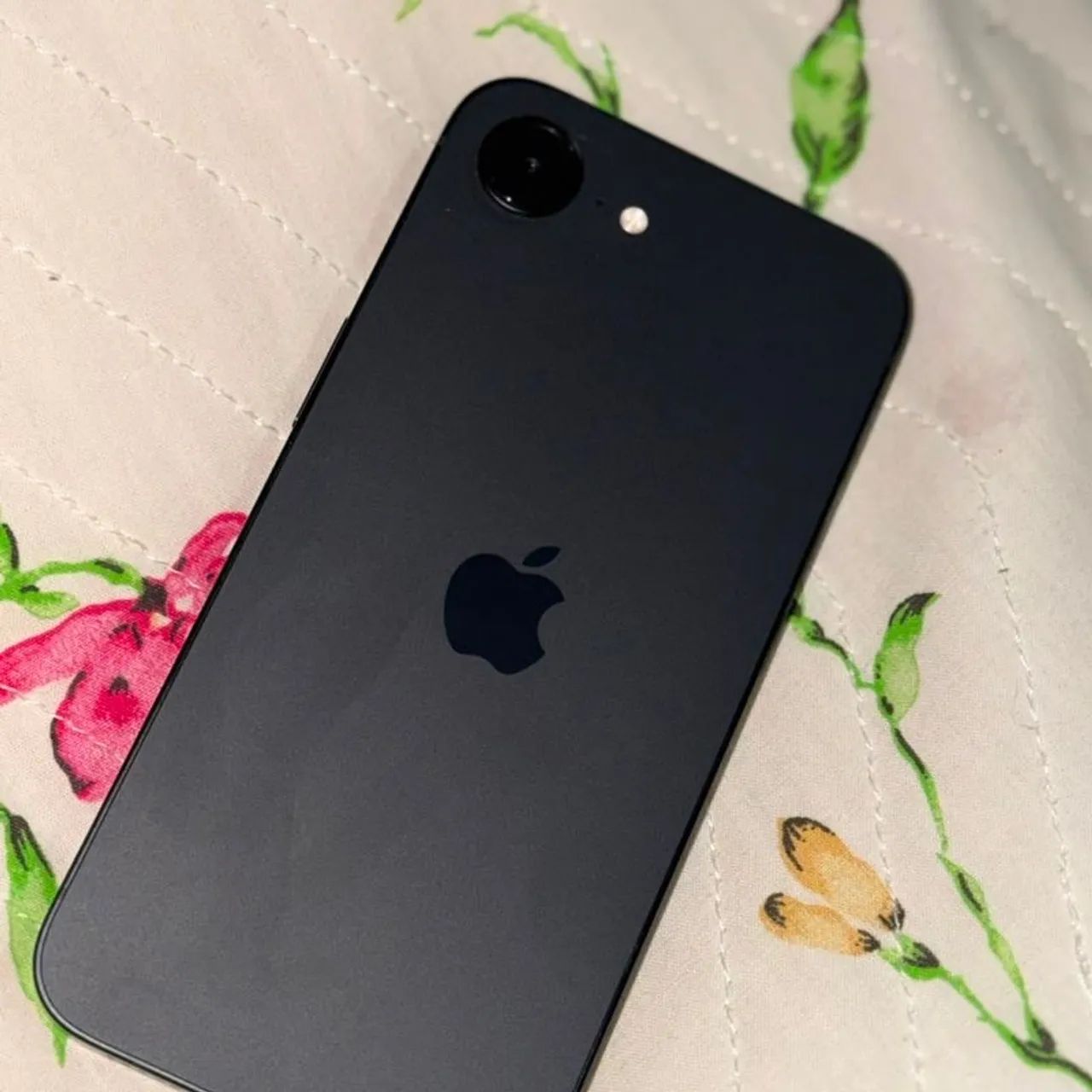 iPhone 16e 