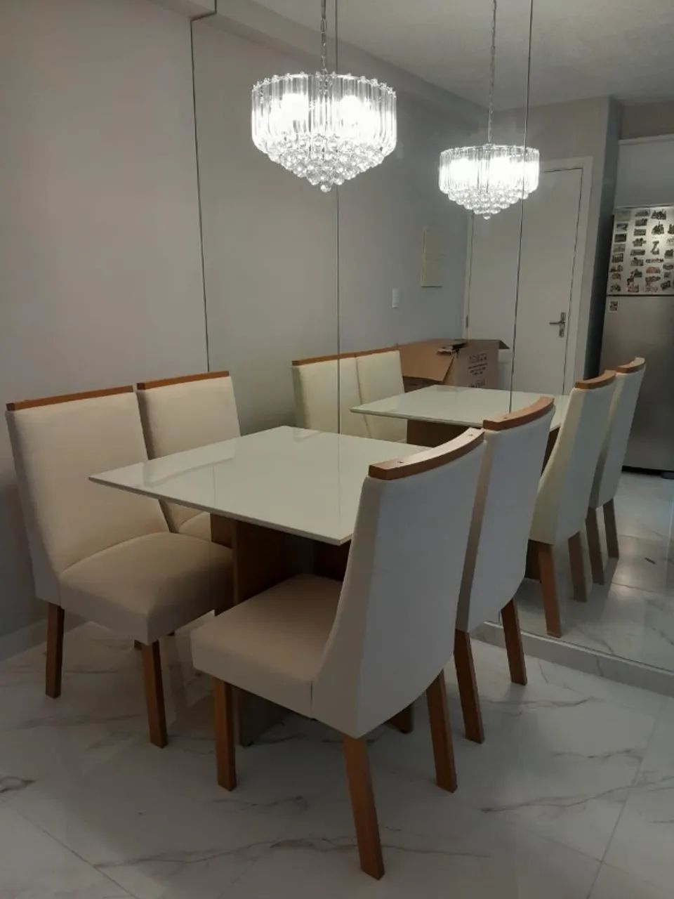 Mesa de 4 lugares com tampo de vidro a pronta entrega