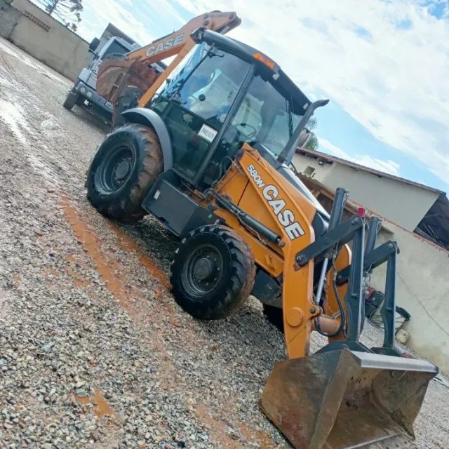 Retroescavadeira Case 580n 4x4 ano 2022