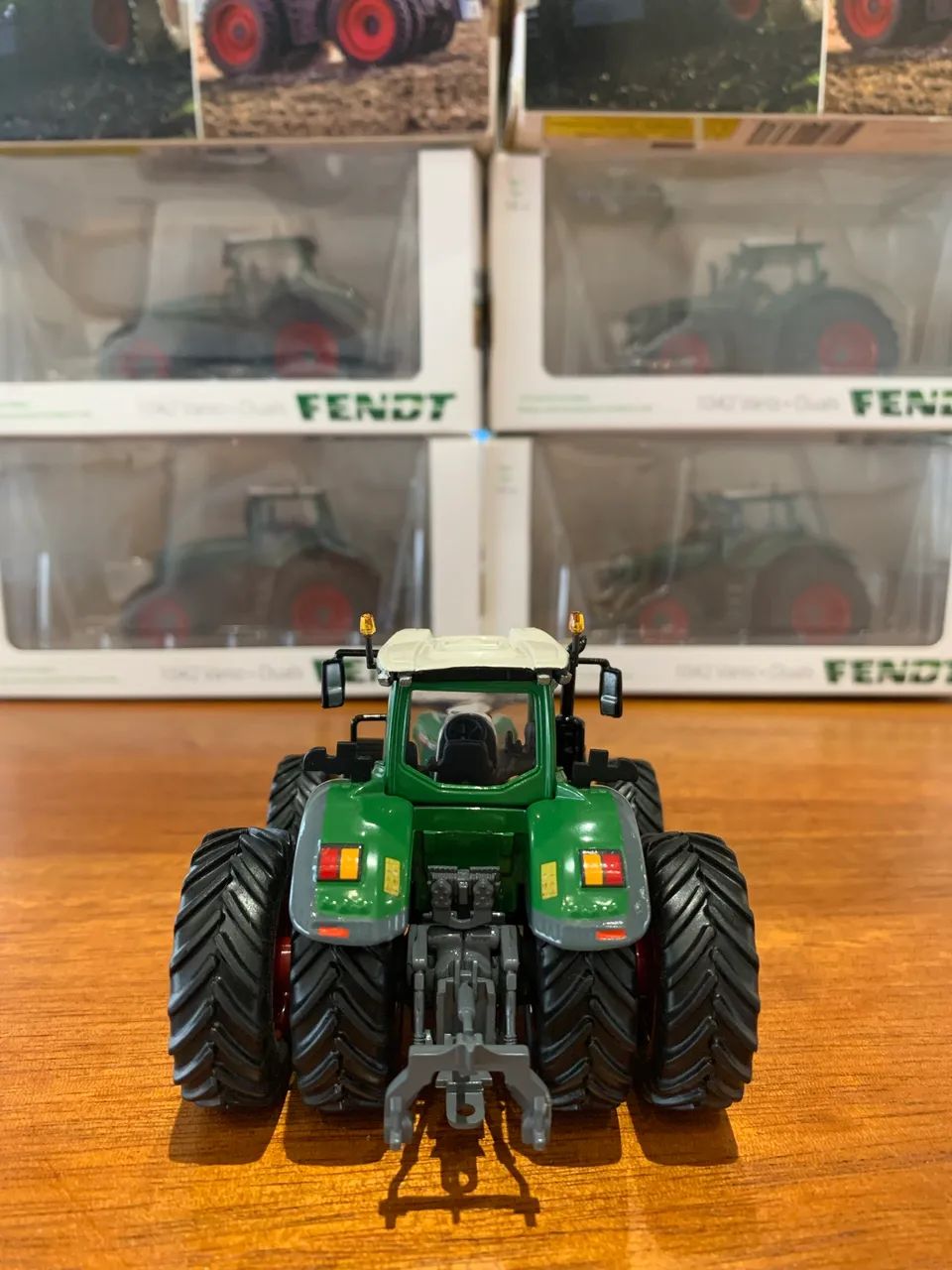 Miniatura trator Fendt 1042 duals 1/64 - Foto 3