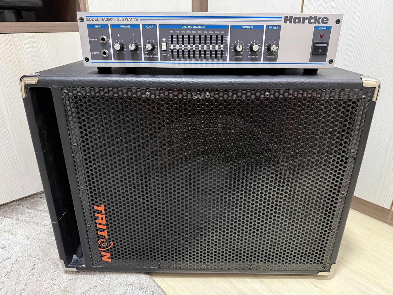 Hartke HA2500 + Caixa 12pol 250W - Instrumentos musicais - Vila