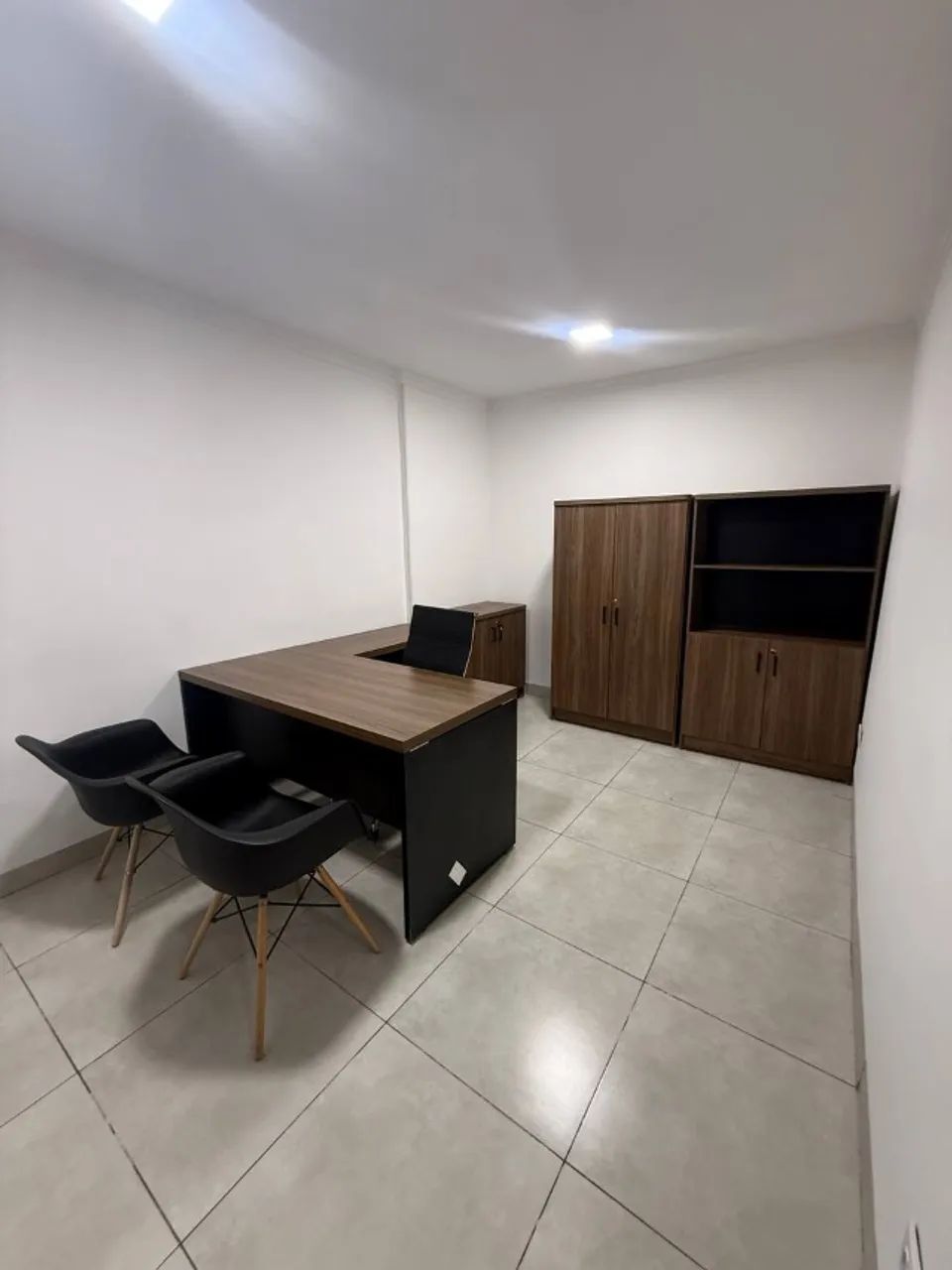 Sala mobiliada com internet, ar condicionado e multifuncional. Tudo incluso. - Foto 3