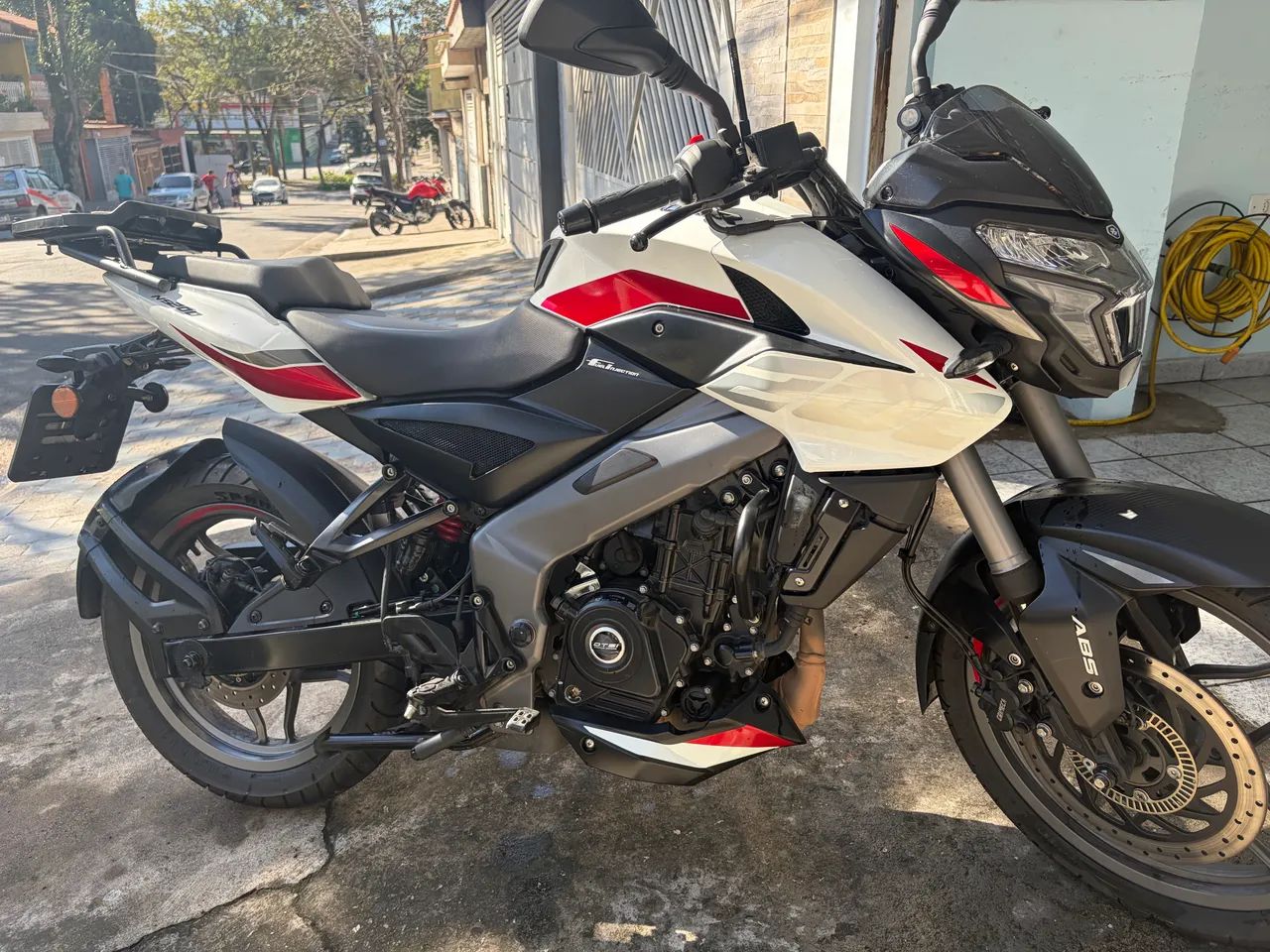 Bajaj ns 200