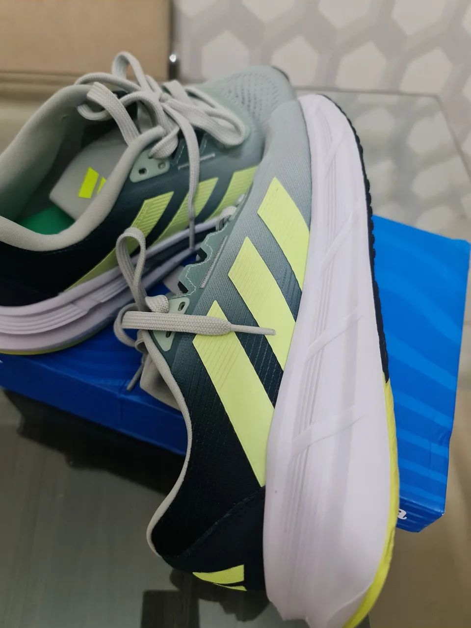 Tênis adidas 