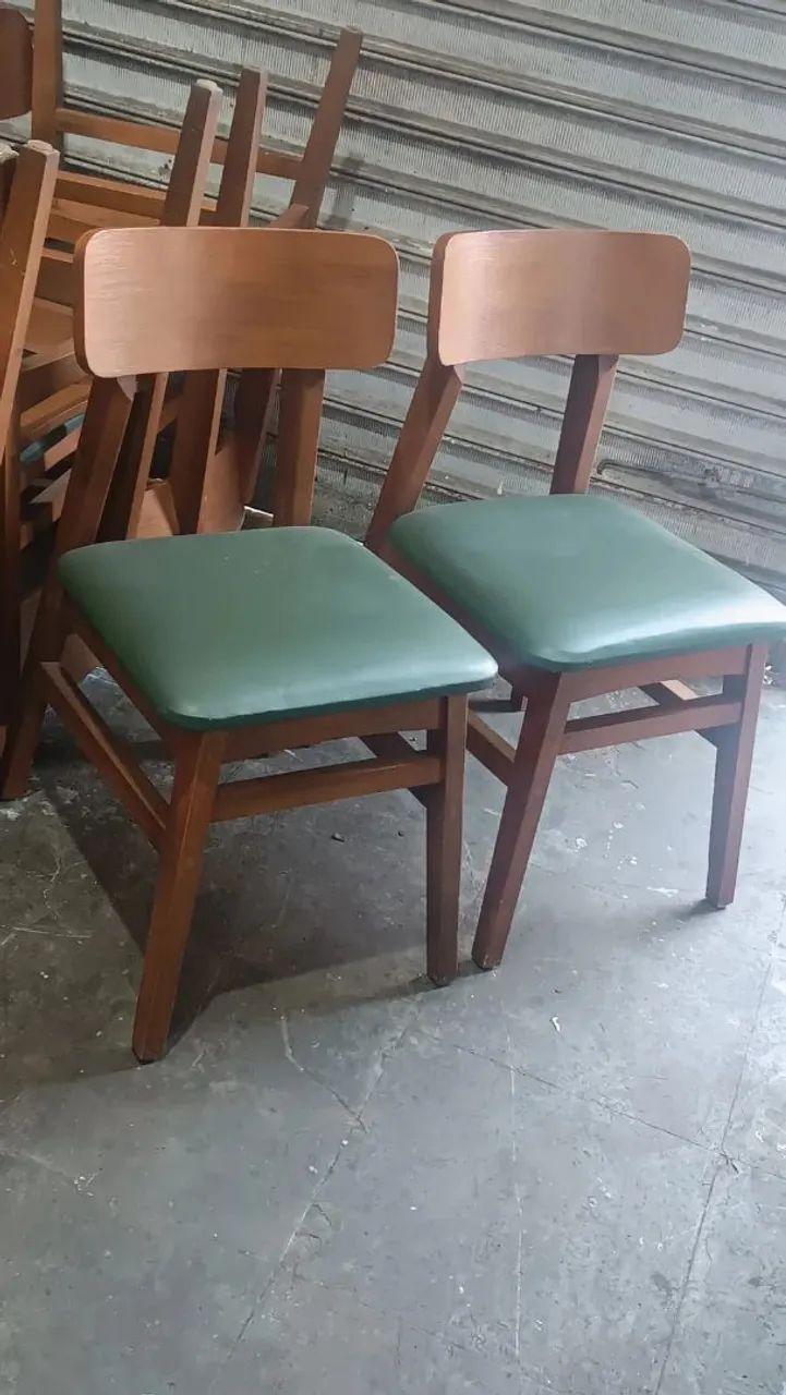 Jogo de mesa com duas cadeiras cada  - Foto 2