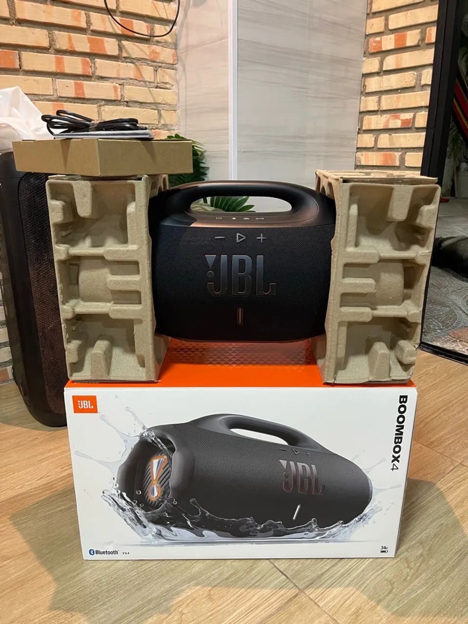 Bombox 4 - Nova! Zerada! Sem uso!