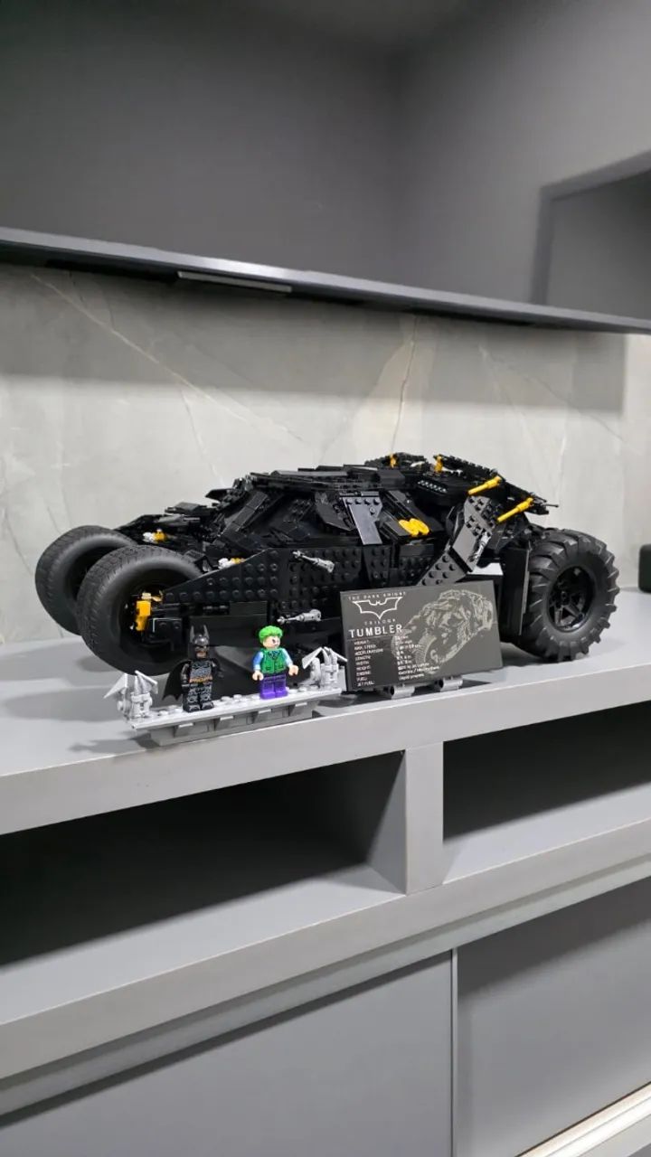 Lego Tumbler do Batman modelo 76240 montado