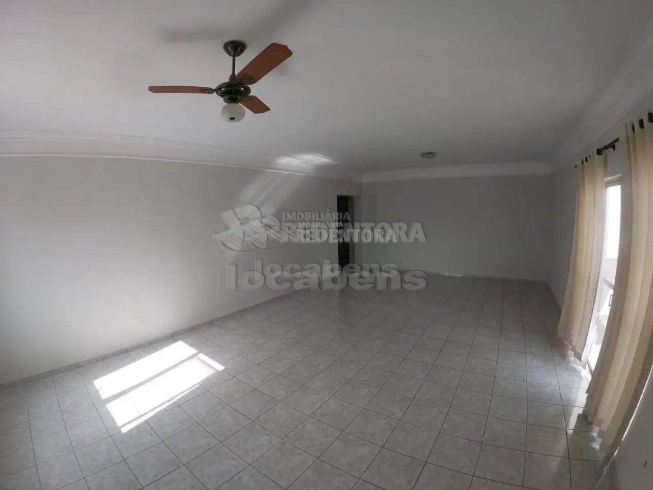 Centro / Edifício Flamboyant - Apartamento com 03 dormitórios com armários embutidos, send - Foto 2