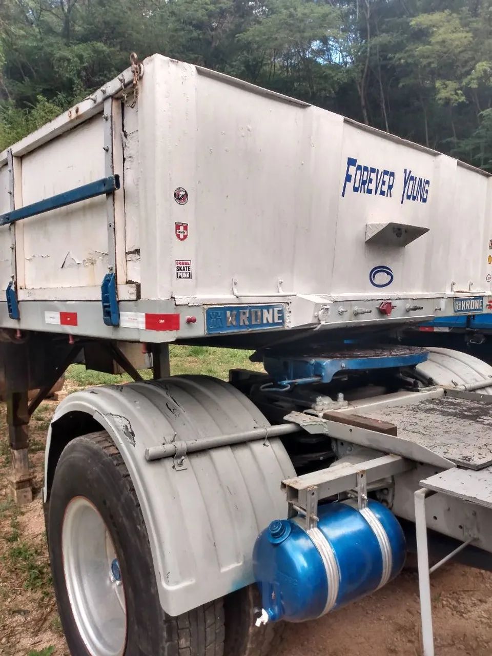Vendo ou troco carreta 3 eixos - Foto 3