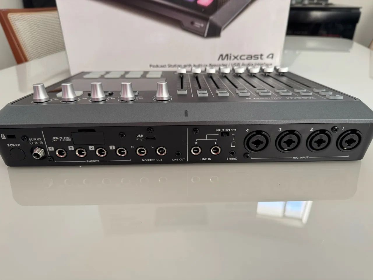 Mesa Tascam Mixcast 4 - Interface de Áudio - Foto 4