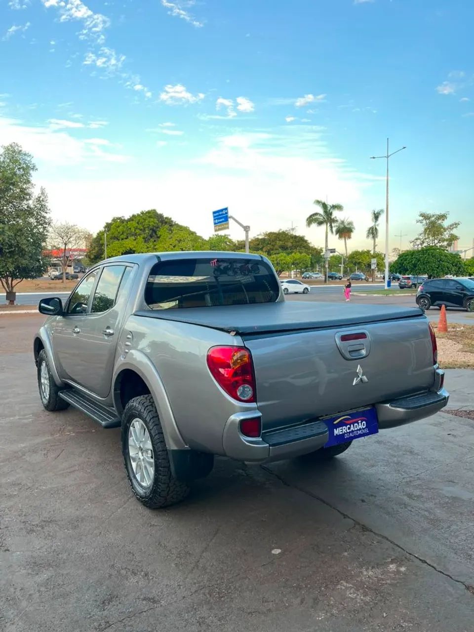 Mitsubishi L200 Triton HLS 2.4 Flex 16V CD Mec. 2016 - Foto 3